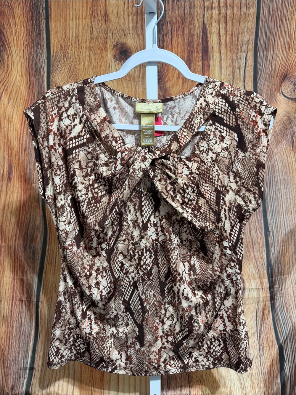 🚨(4/$10) Miss Tina by Tina Knowles Twist Neckline Blouse Size M